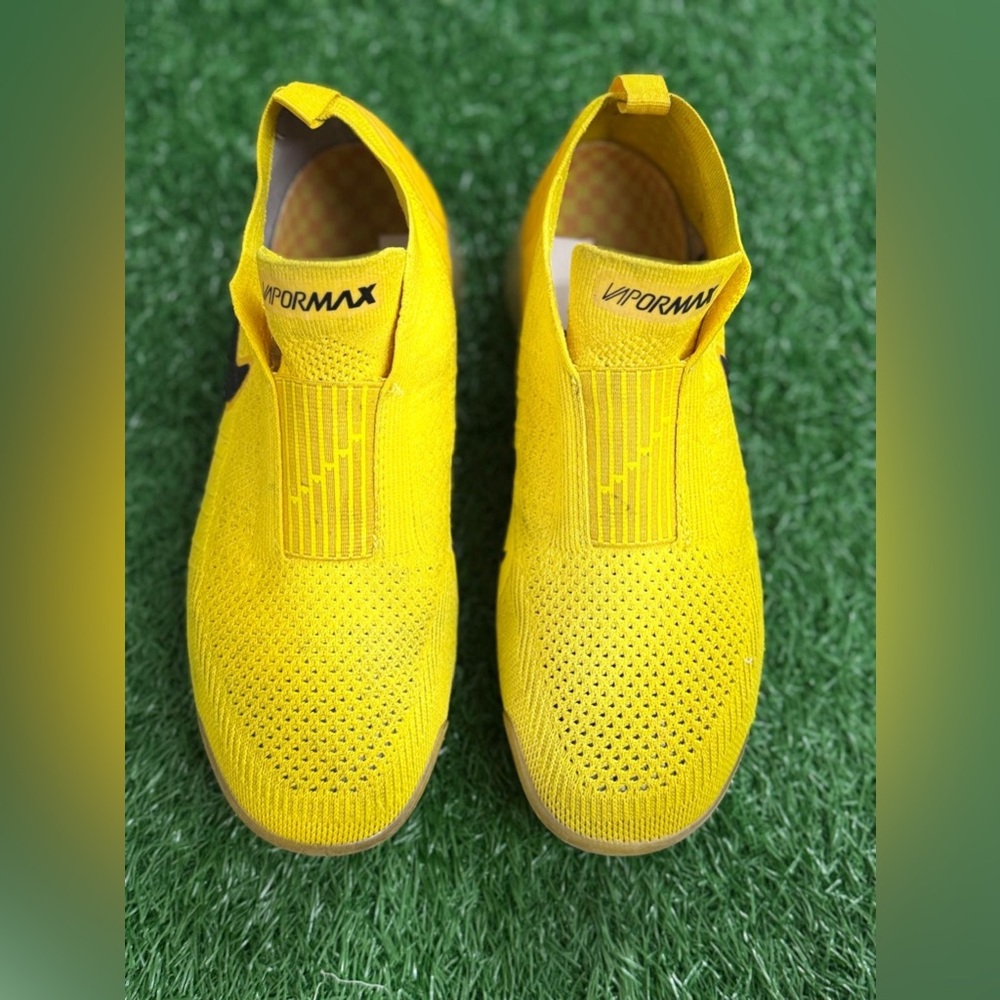 Nike Air VaporMax Moc 2
University‎ Gold Men’s Size 8.5